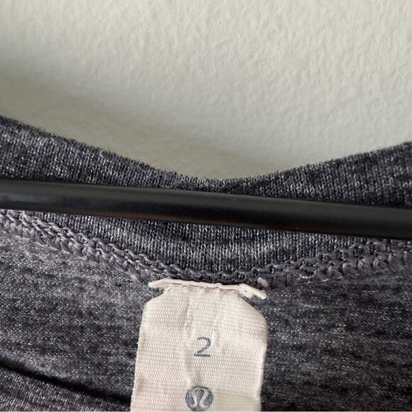Lululemon Var-City Muscle Tank in Heathered Black size 2 lightweight top crew - Picture 8 of 9